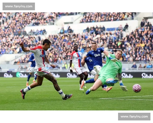 足球比赛全场攻防博弈与战术较量精彩回顾解析深度剖析与关键瞬间盘点 - 副本 (6)